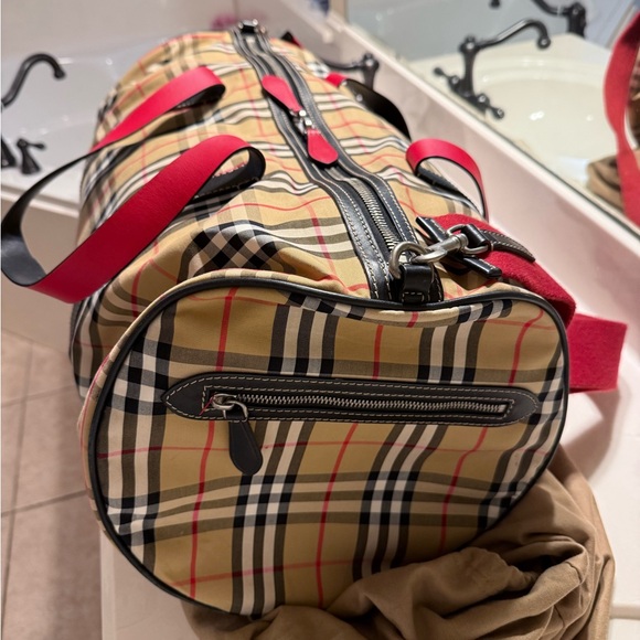 100% Authentic BURBERRY Large Vintage Check & Leather Barrel Bag - Free Shipping - Picture 11 of 16